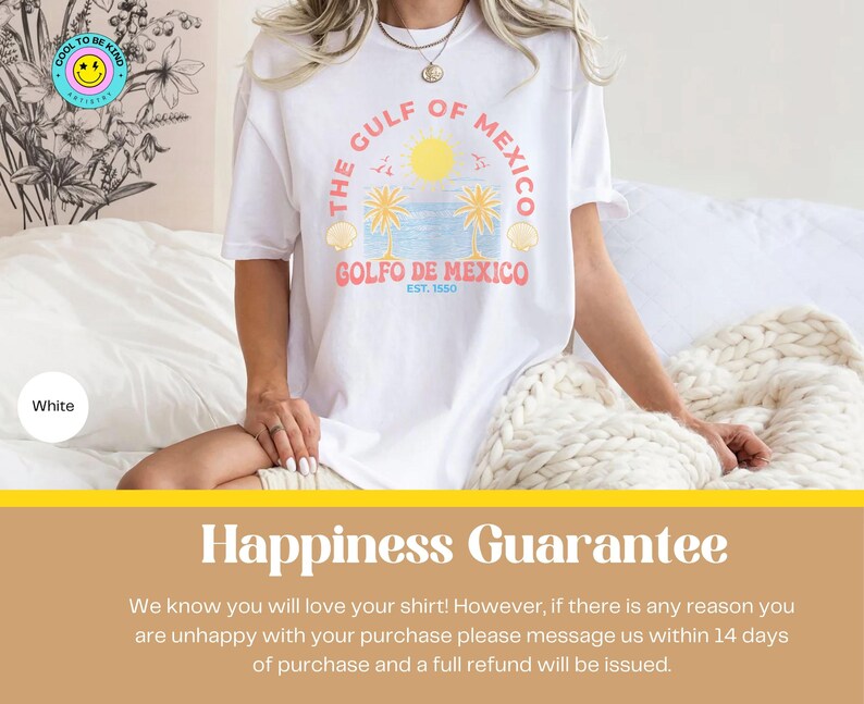 K&ouml;nnte beinhalten: Wei&szlig;es T-Shirt mit einem grafischen Design von Palmen und dem Text "The Gulf of Mexico" und "Golfo de Mexico Est. 1550".