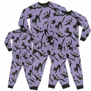Ropa de dormir familiar de Halloween a juego. Gatos y murciélagos divertidos. Fiesta de la noche de Halloween. Trajes para padres e hijos. Ropa de vacaciones.