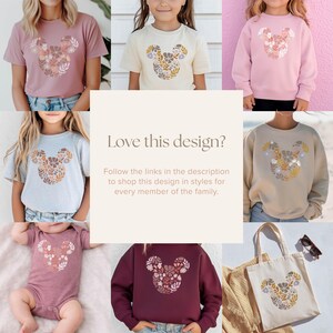 Felpa con stampa floreale Boho Mickey • Completo Disneyland • Maglione Disney estetico • Girocollo color terra neutro • Motivo floreale Topolino immagine 9