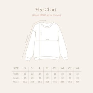 Felpa con stampa floreale Boho Mickey • Completo Disneyland • Maglione Disney estetico • Girocollo color terra neutro • Motivo floreale Topolino immagine 11