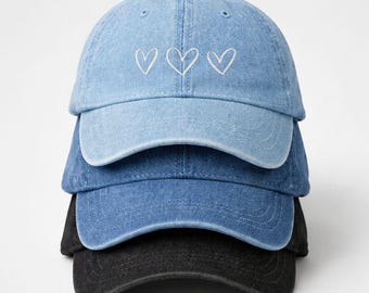 Cappello mini a cuori personalizzato • Regalo di San Valentino per lei • Cappellino da baseball in denim ricamato personalizzato • Regalo di anniversario • Outfit minimal per San Valentino
