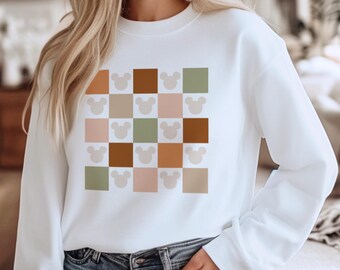 Sudadera de Mickey de otoño • Suéter acogedor con estampado retro de cuadros • Cuello redondo con diseño de ratón estético para otoño • Conjunto familiar mágico para vacaciones a juego