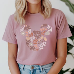Camiseta Boho Floral Mickey Mouse, Camiseta com Cabeça de Mickey Flor, Camiseta Moderna Disney