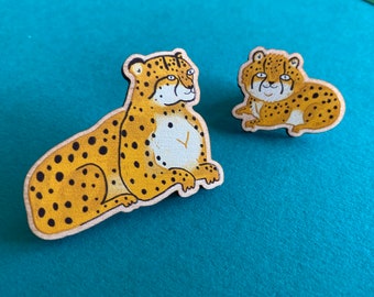 Big and Small Cheeto family, Cheetah Illustrated Wooden Brooch set / Sustainably made wooden pin