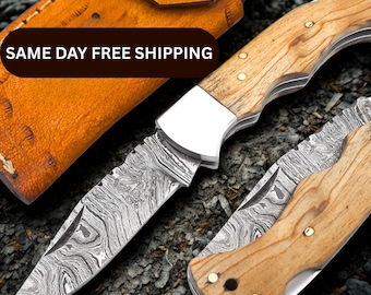 Navaja plegable de Damasco hecha a mano, mango de madera y funda de cuero.