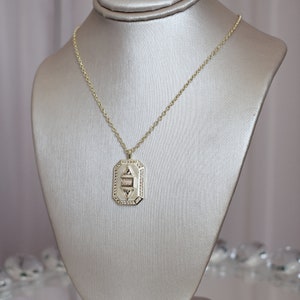 Collar Art Deco, collar con medallón bohemio de piedras preciosas, collar con dijes dorados, collar con etiqueta dorada, colgante de piedras preciosas