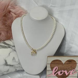 Pearl necklace with elephant pendant