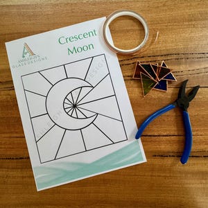 Stained Glass Pattern - Crescent Moon