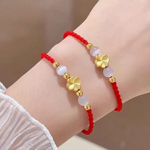 18K Gold Vier Kleeblatt Rote Schnur Armband, Glücksklee Charm Armband mit Goldperlen, Feng Shui Fortune Armband Geschenk
