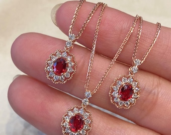 PROMOÇÃO! Colar em ouro rosa 18K com pingente de rubi natural e diamante de laboratório, corrente em prata de lei inclusa.