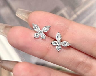 Pendientes de mariposa de platino PT950 con diamantes cultivados en laboratorio, pureza excepcional y atemporal.
