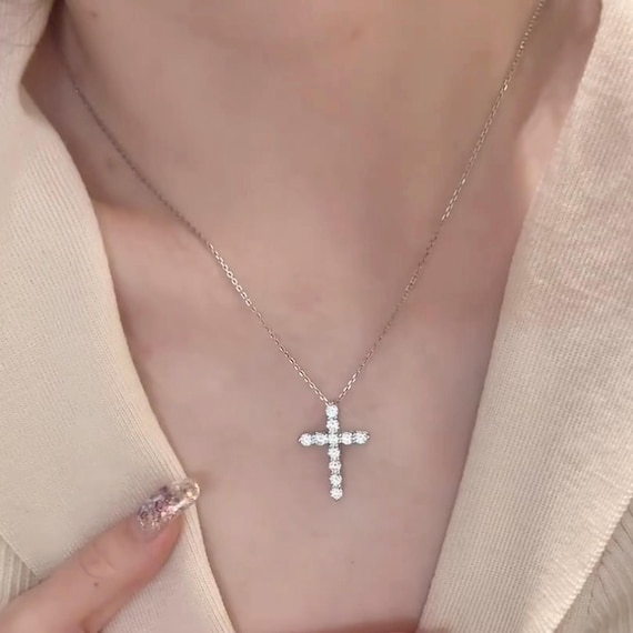 Pt950 Platinum Lab Diamond Cross Necklace – 1 Carat Center Stone