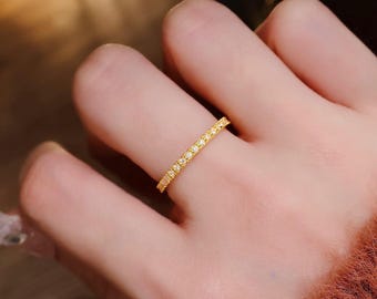 Anello dell'eternità in moissanite in oro 18 carati – Anello classico impilabile con pavé completo, gioielleria raffinata versatile e senza tempo