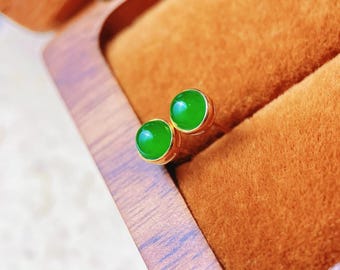 Orecchini a lobo a bolla in oro 18 carati con giada verde naturale – Giada naturale, eleganza minimalista