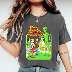 Vintage Don&#39;t Talk To Strangers Shirt, Comfort Colors Funny Halloween Shirt, Alien T-Shirt, Spooky Alien Halloween Tee, Halloween Gift