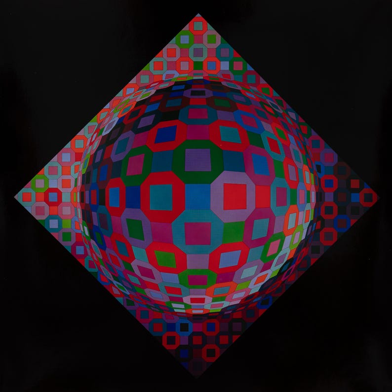 K&ouml;nnte beinhalten: Ein lebendiges, geometrisches Kunstwerk mit einer Kugel aus bunten Quadraten und Achtecken. Die Kugel befindet sich in einer rautenf&ouml;rmigen Form, alles vor einem schwarzen Hintergrund. Die Farbpalette umfasst Rot, Blau, Gr&uuml;n und Lila.