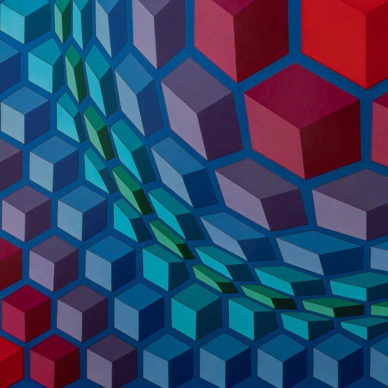 Puede incluir: Obra de arte geom&eacute;trica abstracta que presenta un patr&oacute;n de cubos tridimensionales en tonos de azul, verde, morado y rojo sobre un fondo azul. Los cubos est&aacute;n dispuestos en una estructura de panal, creando una sensaci&oacute;n de profundidad y movimiento.