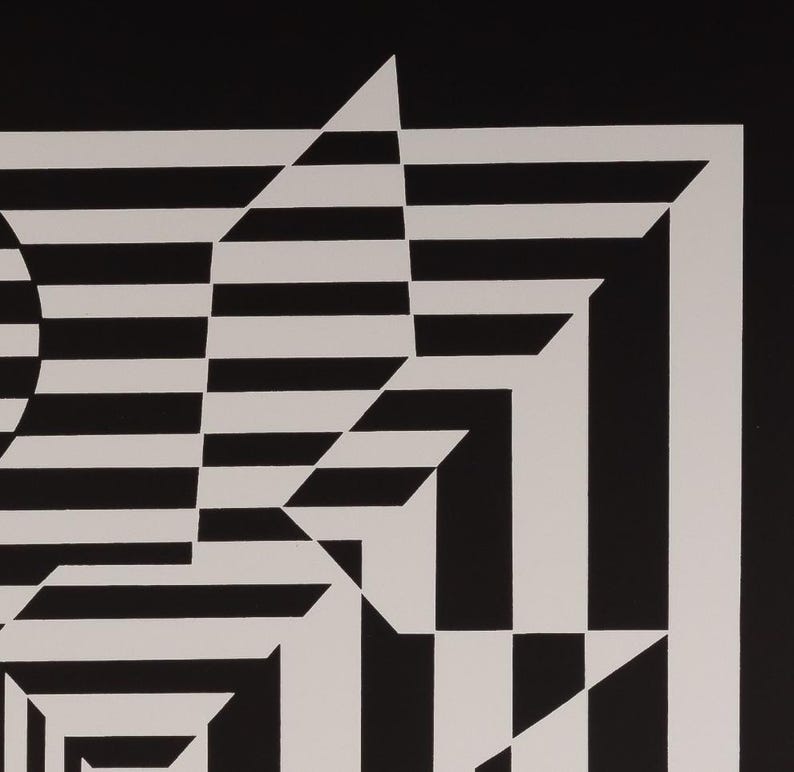 Puede incluir: Obra de arte geom&eacute;trica abstracta en blanco y negro. El dise&ntilde;o presenta una combinaci&oacute;n de rayas horizontales, formas angulares y un c&iacute;rculo parcial. Los colores contrastantes crean un efecto visual audaz, destacando las formas blancas sobre el fondo negro.