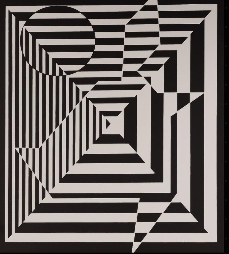 Puede incluir: Obra de arte geom&eacute;trica abstracta en blanco y negro. El dise&ntilde;o presenta un c&iacute;rculo, cuadrados y l&iacute;neas que crean una ilusi&oacute;n &oacute;ptica. La obra est&aacute; enmarcada con un borde negro.
