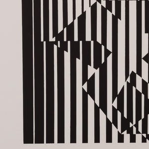 Peut inclure: Impression d'art g&eacute;om&eacute;trique abstraite en noir et blanc. L'&oelig;uvre pr&eacute;sente un motif de rayures noires verticales et de formes angulaires, cr&eacute;ant un effet visuel dynamique. Le design int&egrave;gre des triangles et d'autres formes g&eacute;om&eacute;triques, offrant une esth&eacute;tique moderne.