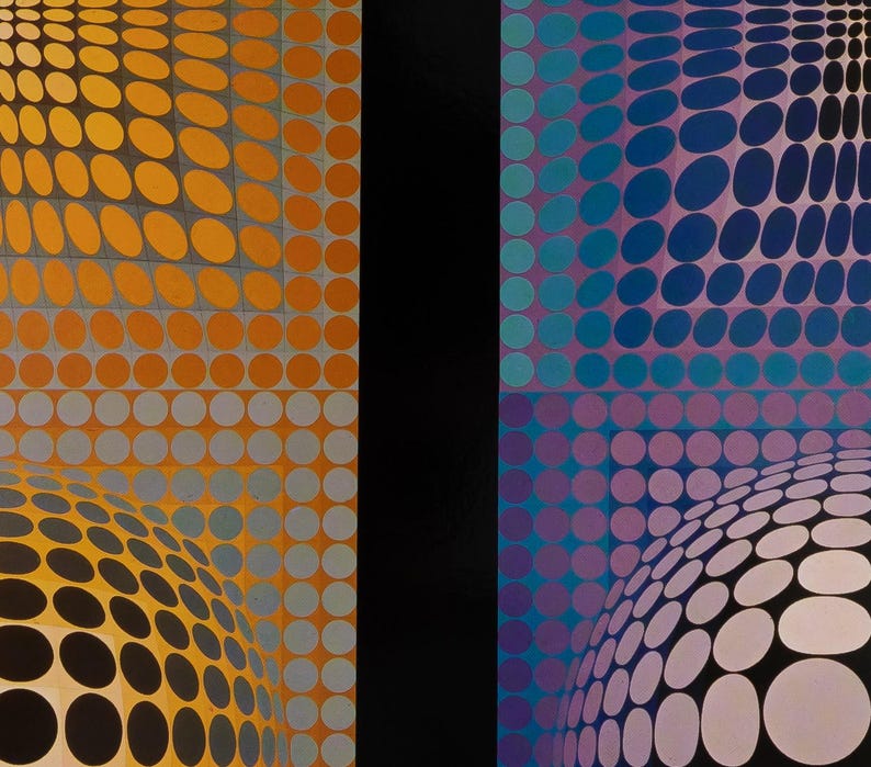 Puede incluir: Obra de arte geom&eacute;trica abstracta con una composici&oacute;n dividida. El lado izquierdo muestra un degradado de &oacute;valos naranjas y amarillos, que transicionan a gris y negro. El lado derecho muestra &oacute;valos azules, morados y blancos. Una franja vertical negra divide los dos lados.