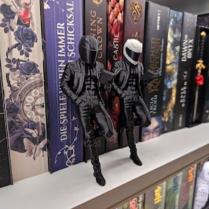 Boekenplankdecoratie met motorhelm in zwarte kleur (kleur naar keuze) | Decoratie voor boekenplanken | Cadeau voor boekenliefhebbers