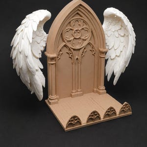 Support de livre gothique cathédrale – Book stand manga & fantasy – avec ou sans ailes d’ange amovibles – cadeau lecteur