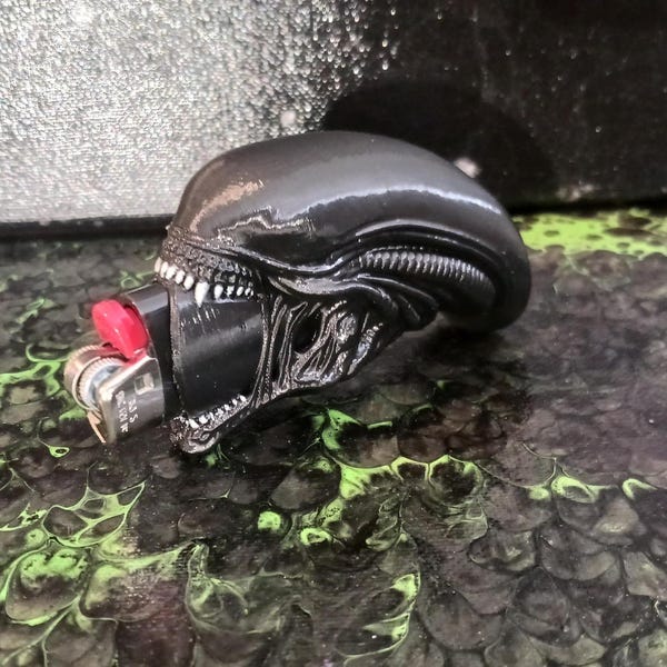 Xenomorph Alien Lighter Sleeve Case Hand Painted
