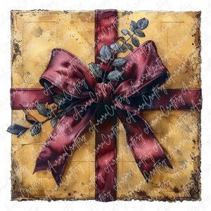 Op de afbeelding: Een vierkante cadeauverpakking in vintage-stijl met een bordeauxrood lint en strik. De doos heeft een verweerde, verouderde uitstraling met een geelbruine kleur en donkere randen. Grijze bladeren en een roos accentueren de strik.