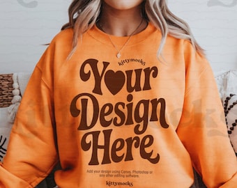 Gildan Orange 18000 Herbst Mockup | Gildan Orange Pullover Halloween Mock up | G180 Herbst Halloween Mockup | Übergroßes Sweatshirt Model Mockup