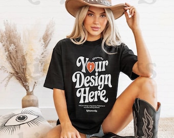 Bella Canvas 3001 Schwarzes Cowgirl Shirt Mockup | BC3001 Schwarzes Cowgirl Western Boho T-Shirt Mockup | 3001 Übergroßes T-Shirt Mockup | BC 3001 Boho