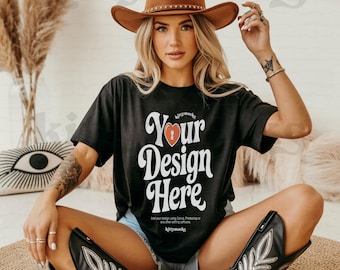 Comfort Colors 1717 Schwarzes Cowgirl-Shirt Mockup | CC 1717 Schwarzes Cowgirl Western Boho T-Shirt Mockup | CC1717 Übergroßes T-Shirt Mockup | 1717Boho