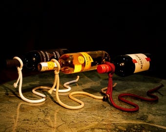 Floating bottle holder in rope design – creative gift idea for wine lovers and stylish decoration