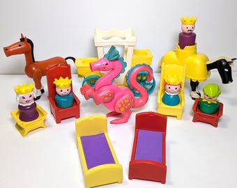 Classic Fisher Price Castle Set 993 Pieces Little People - Pink Dragon, Black Horse, Royal Carriage, Throne, King, Queen, Prince, Princess