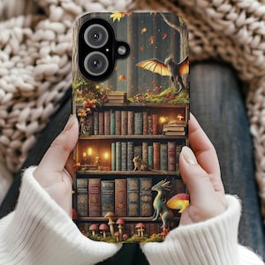 Custodia per telefono Fantasy Bookshelf: design mistico della foresta dei draghi