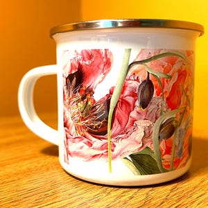 Emailletasse mit einer Auswahl meiner botanischen Kunstwerke