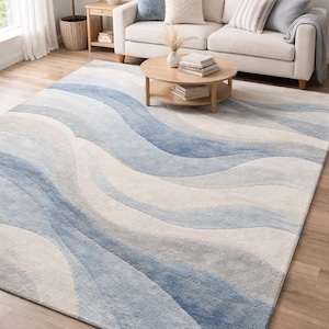 Könnte beinhalten: Rustikales Holzschild mit dem Text "Welcome to our home" in weißer Schrift. Das Schild hat eine Used-Optik und ein schlichtes, einladendes Design, ideal für die Eingangsbereichsdekoration.