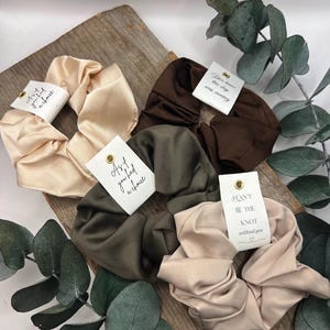 Satin-Scrunchies für Brautjungfern