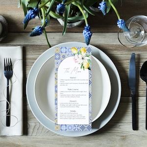 Invitación digital con limones y azulejos azules de Grecia, menú de boda con temática de Santorini, azulejos italianos, menú imprimible, azulejos de Portugal, menú de cena