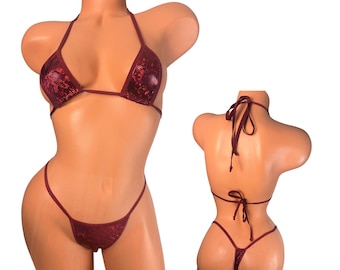Bikini string micro bordeaux – Maillot de bain holographique rave