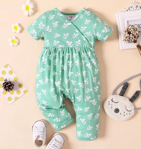 Baby Girl All Over Floral Print V Neck Short-sleeve Snap-up Jumpsuit: Size 0-3M