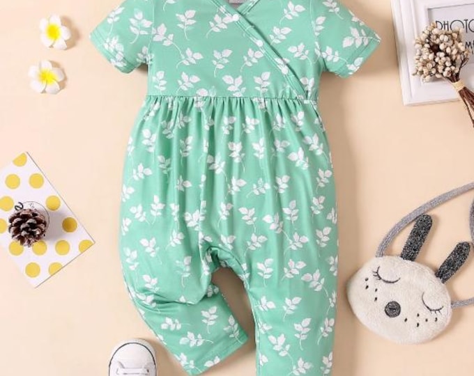 Baby Girl All Over Floral Print V Neck Short-sleeve Snap-up Jumpsuit: Size 0-3M
