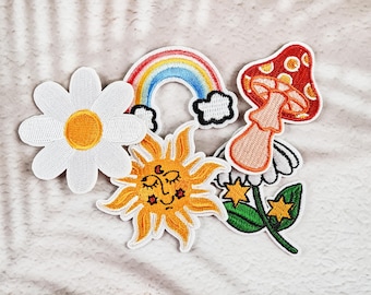 Retro 70s Hippie Iron-On Patch – Daisy Rainbow Mushroom Sun Embroidered Applique, Boho Sew-On Badge for Jackets, Bags, DIY Crafts