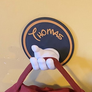 Gancho de pared personalizado con forma de mano de dibujos animados: para colgar mochilas, toallas o batas.