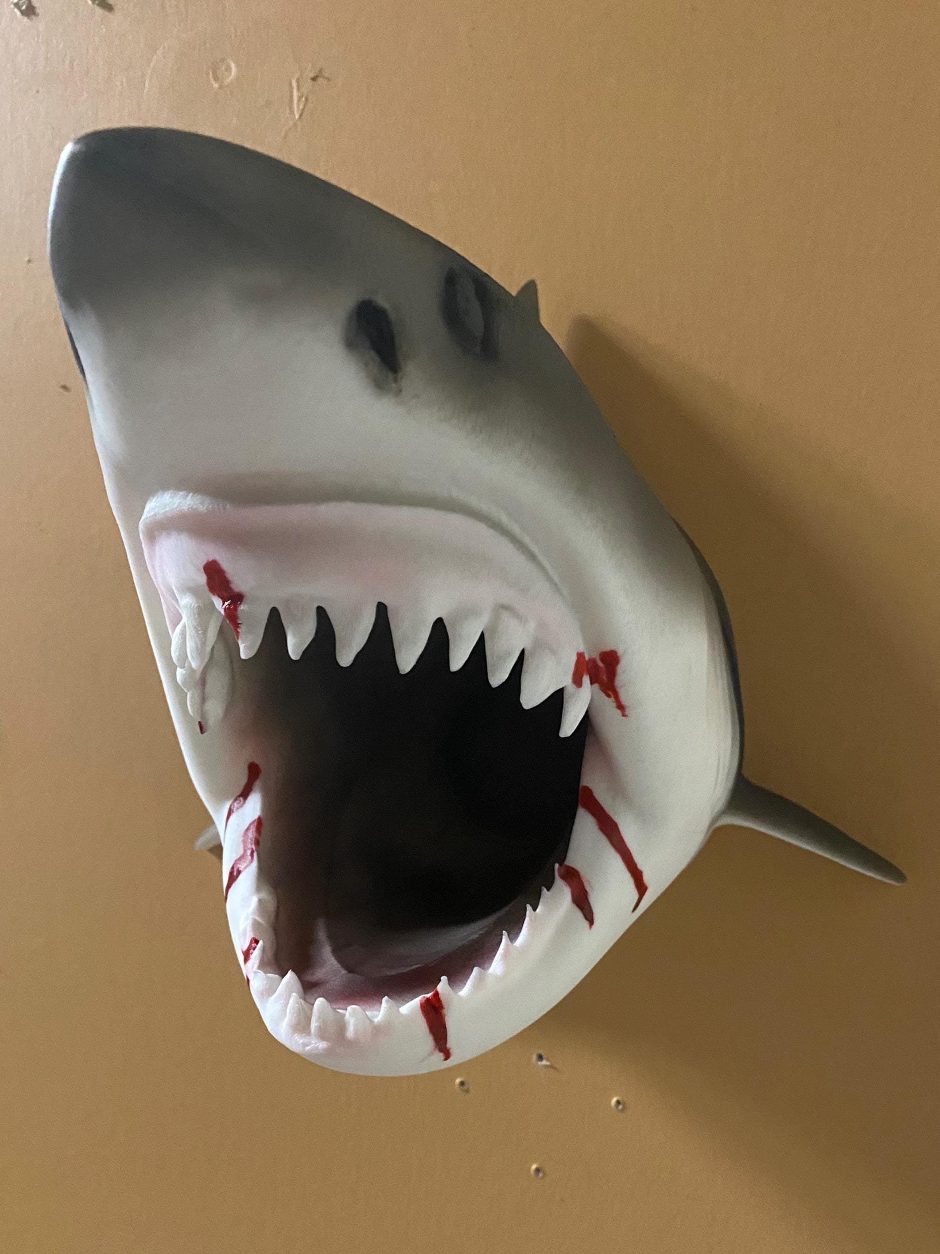 Bloody Great White Shark Head – Realistic Shark Sculpture with