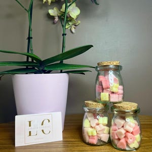 Fondants de cire - Petits coeurs colorés et parfumés en pot - 100% personnalisables