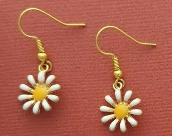 Daisy Earrings, Bright Flower Sunflower dangle drop White yellow Gold plated hippy boho