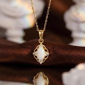 Delikat opalhalsband • Vintagehänge i 925 sterlingsilver • Eleganta minimalistiska smycken för henne