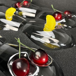 Unikt blåst glasset med frukt, konstglasset med körsbär och mandarin, färgglada handgjorda glasvaror för köksinredning, kreativ hempresent