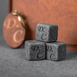 Whiskey Gift Set - Cooling Stones and Wooden Coaster, Accessory For The Home Bar, Ideal Whiskey Set for Gifts to Men and Husbands